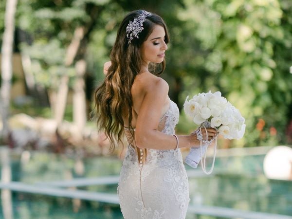 28 Gorgeous Beach Wedding Hairstyles from Real Destination Weddings  Destination  Wedding Details